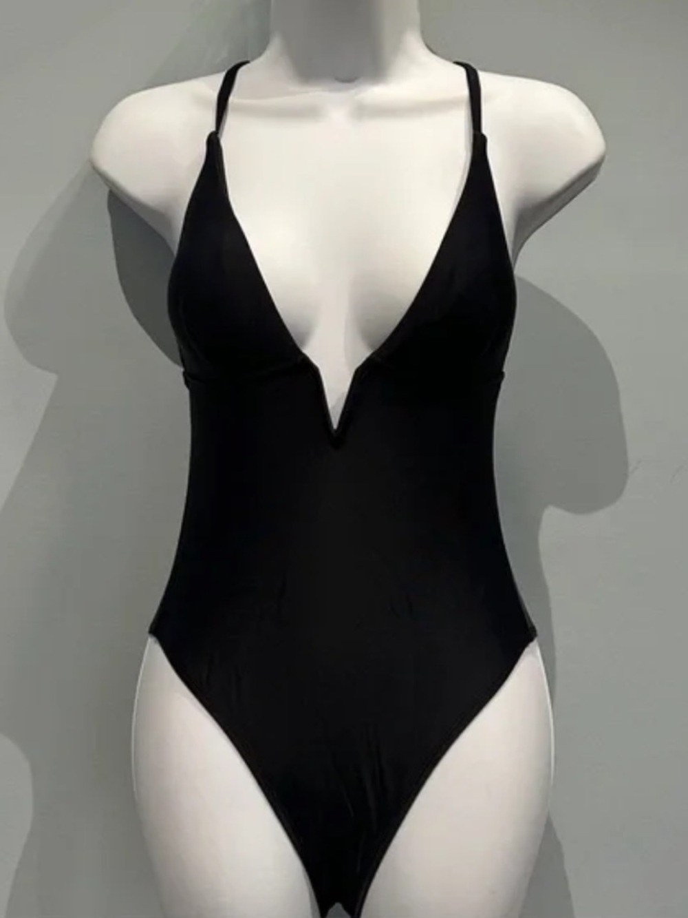 Cupshe Elegant Black Plunge V Crossback Onepiece Bathing Suit Black XS New